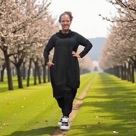 Jurk zwart met netlaag en kraag-asymmetrische zoom 