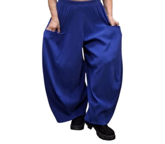 Broek Rinna blauw, in ballonvorm gemaakt van stretcher rib kwaliteit