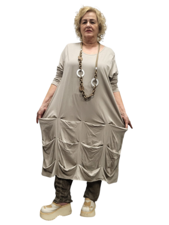 Jurk-taupe-met ophaaltjes