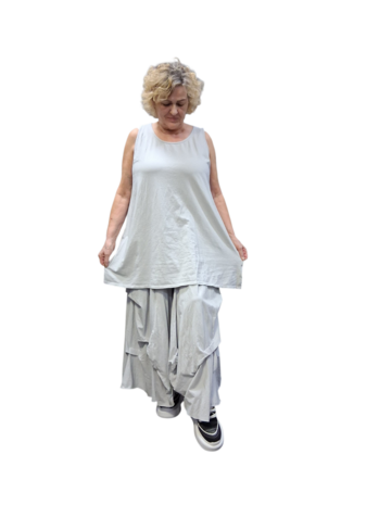  Topje mouwloos licht grijs