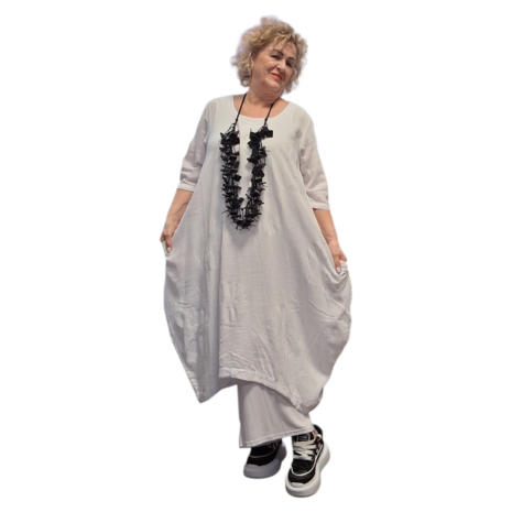 Jurk wit met steekzakken op voorpand 100% katoen 