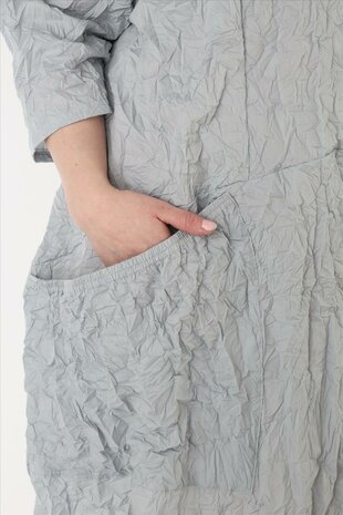 Zomerse jurk crushed  grijs gekreukte look