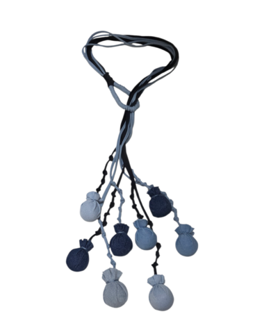 Lange fantasie ketting denim met bolletjes
