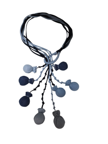Lange fantasie ketting denim met bolletjes