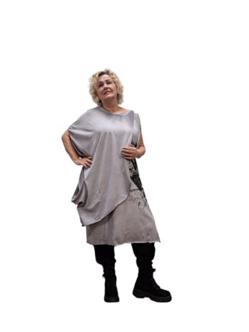 Luuka-tuniek-rose-grijs-met-print