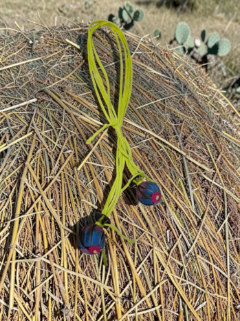 Lange fantasie ketting lime met gekleurde bolletjes