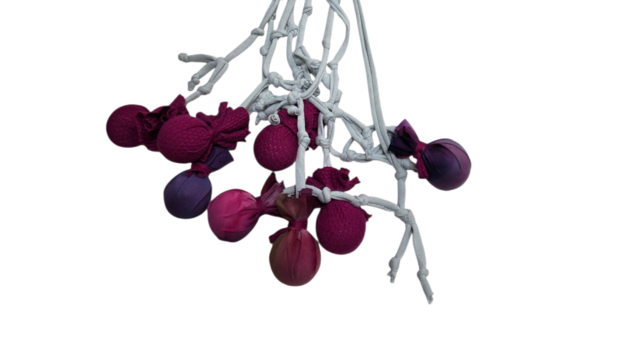 Lange fantasie ketting met paars, rode  gekleurde bolletjes