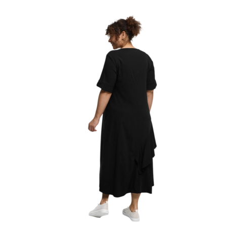'Valeria' Jurk &ndash; vloeiend, modern & vrouwelijk zwart