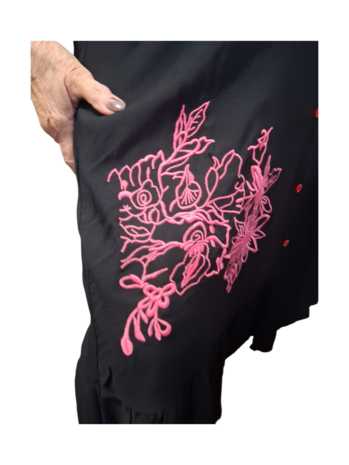 Lange blouse/jurk zwart fuchsia met borduursel