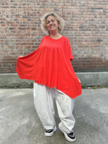 Basic-shirt-A-lijn-Rood met deelnaden