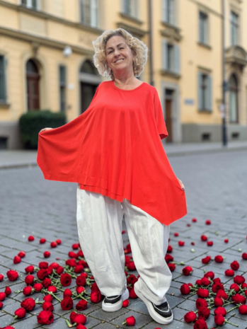 Basic-shirt-A-lijn-Rood met deelnaden