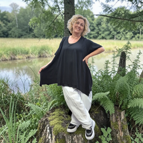 Basic-shirt-A-lijn-Zwart met deelnaden