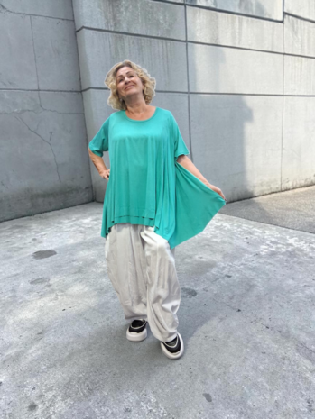 Basic-shirt-A-lijn-mintgroen met deelnaden