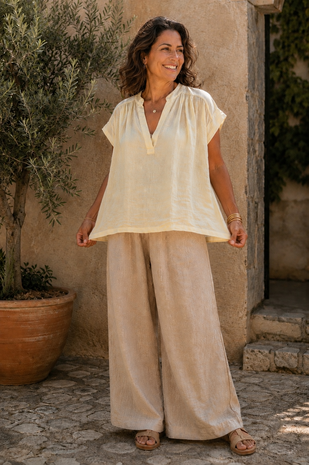 100% linnen curvy top geel met geplooide inzet