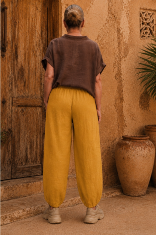 Broek mosterd met  rekbare tailleband 100% linnen