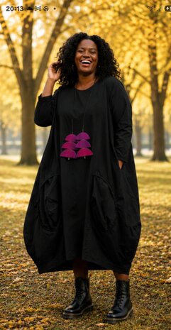 Tijdloze jurk, zwart met unieke details 