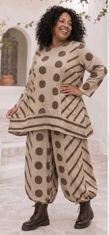 Tijdloze-tuniek,-Zand-met-unieke-Printdetails