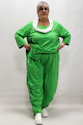 Broek, groen, rekbare taille, ophaalkoordjes aan zijkant, grote zakken