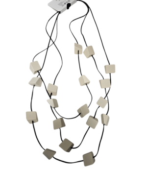 Fantasie ketting offwhite in de vorm van blokjes