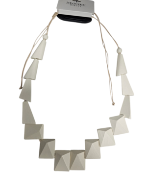 Fantasie ketting offwhite in de vorm van kelkjes