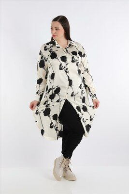 Zomerblouse in ronde vorm gemaakt van gladde satijnkwaliteit