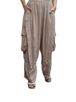 Wijde broek zand met grote zakken100% cotton