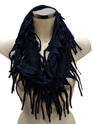 Sjaal donkerblauw met franjes en openingen