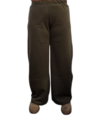 Basic broek groen in rechte vorm