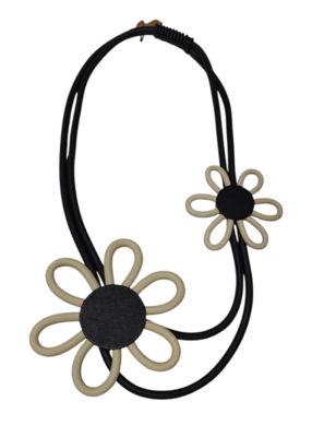 Rubberen ketting met offwhite bloemen