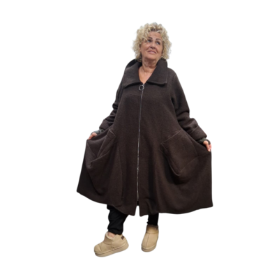 Warme wollige winterjas bruin