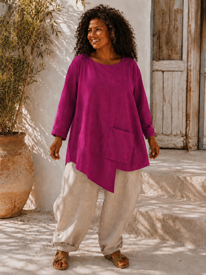 Een eigentijdse tuniek framboos met asymmetrische details
