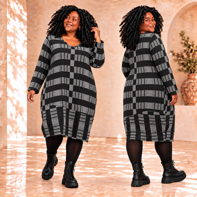 Jurk 'Karina' - V-hals en modern ruitpatroon